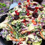 Vintersalat med kål, tranebær og granatæble