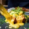 Eggs Benedict - pocheret æg med sauce hollandaise