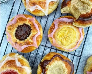 Åbne fastelavnsboller med klassisk fyld