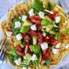 Æggevaffel med tomatsalat