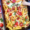 Bagt pasta med bacon, tomat og grønt1