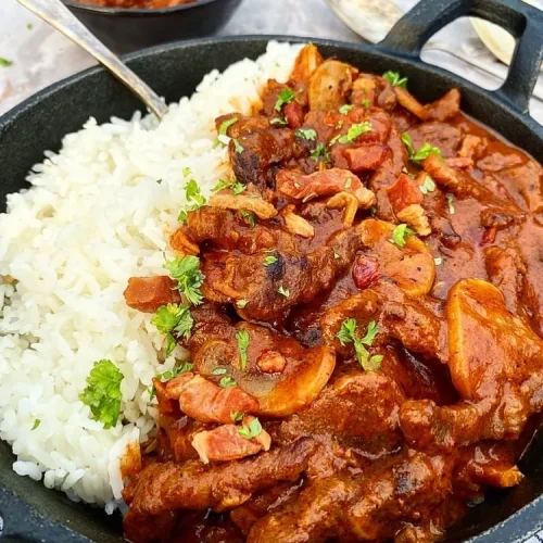 Bøf stroganoff med champignon og bacon