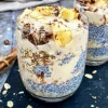 Chiagrød med peanutbutter-nicecream, müsli og chokolade