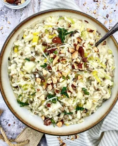 Cremet risotto med champignon, blomkål, porrer og saltede mandler