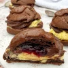 Fastelavnsboller med vanillecreme, chokolademoussé og brombærmarmelade