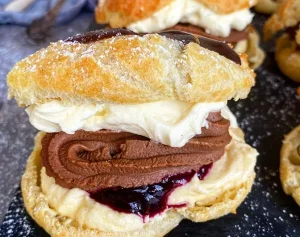 Fastelavnsboller med vaniljecreme, marmelade og nougatmoussé