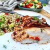 Fyldte kyllingefileter med speltsalat