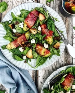 Grøn linsesalat med skinke og avocado