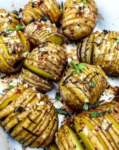 Hasselback kartofler med hvidløg og rosmarin