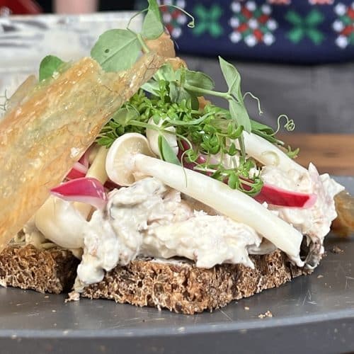 Hønsesalat med svampe og sylt