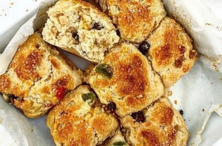 Juleboller med appelsin, tørret frugt og cocktailbær