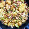 Kartoffelpande med bacon, porrer og ost