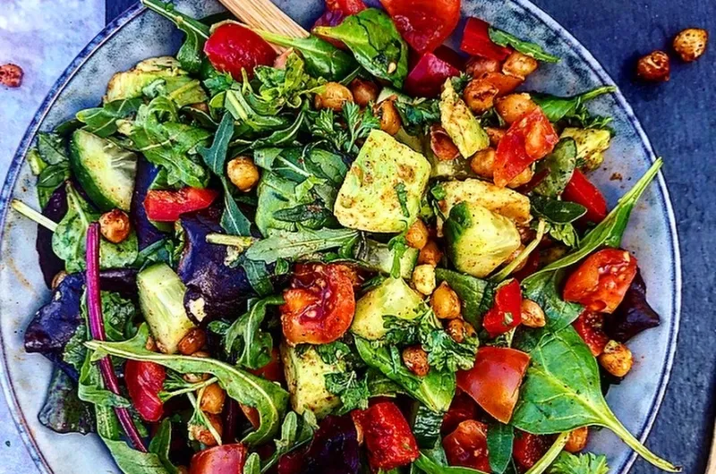 Kikærtesalat med grøntsager og krydderurter1