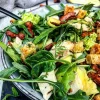 Kyllingesalat med ananas, bacon og karrydressing