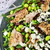 Linsesalat med bønner, ærter, makrel og feta