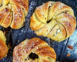 Luciakranse med lemoncurd og marcipanremonce