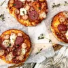 Nemme minipizzaer (koldhævede)