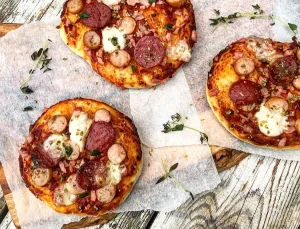 Nemme minipizzaer (koldhævede)