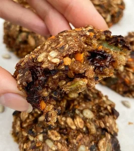 Nemme rugbrødssnacks med chokolade og gulerødder