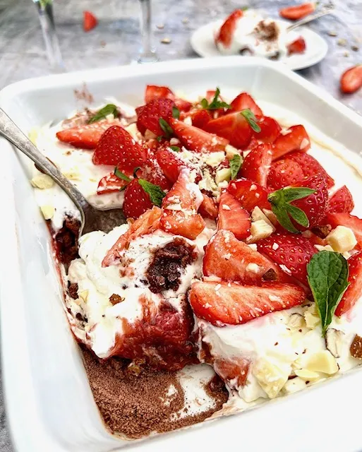 No bake sommerkage med rutebiler, jordbær-rabarberkompot og skyrfløde1