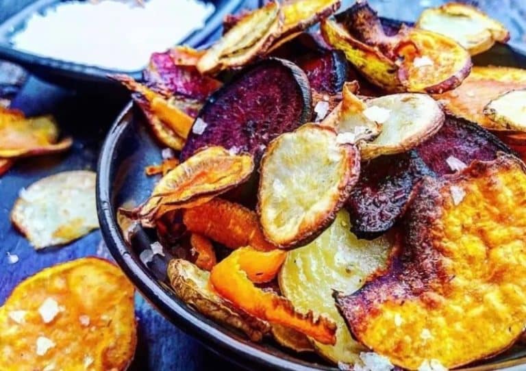 Sådan laver du den perfekte vintersnack: Disse hjemmelavede rodfrugtschips slår alle købte