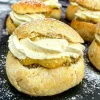 Semlor med pistacieremonce, lemoncurd og vanilleskum