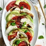 Simpel tomat-avocado salat med glace