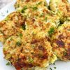 Squash-frikadeller med hytteost og parmesan