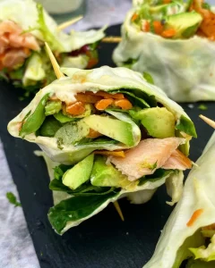 Sunde ruller med laks, avocado og hummus
