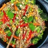 Vegetarisk wok med kokosmælk og karrypasta