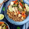 Wok med kylling og hjemmelavet sur-sød sovs