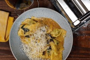 Tortelli med salvie, spinat og ricotta (Enzo Ferraris livret?)