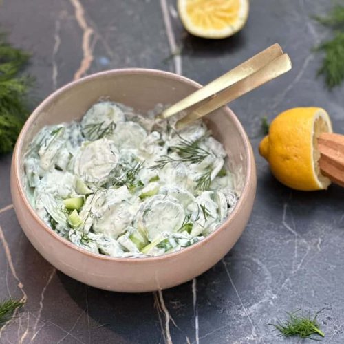 Salat med asparges og agurk i fetadressing