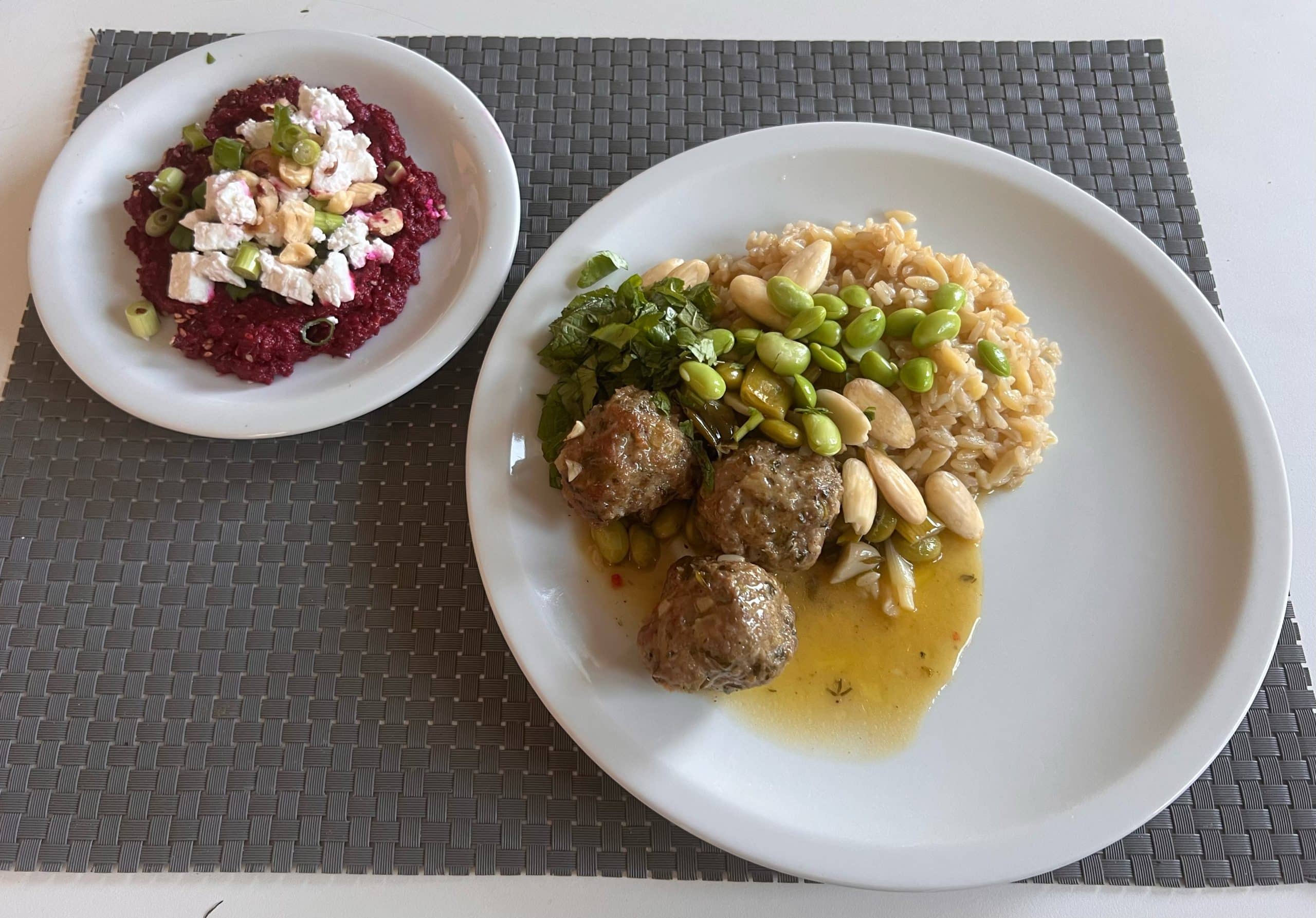 Oksekødboller med hestebønner og citron