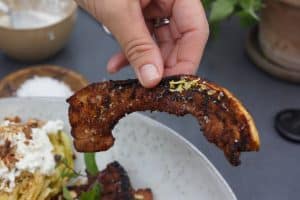 Sådan laver du stegt flæsk på grillen: Bliver helt perfekt