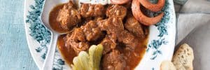 Se her hvordan de laver den helt perfekte goulash i Østrig, denne ret vil ingen gå glip af