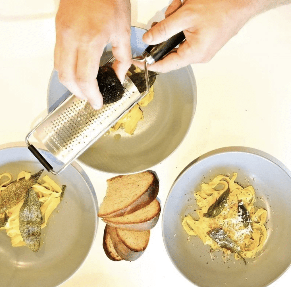 Pasta med trøffel, brunet smør og sprødstegt salvie