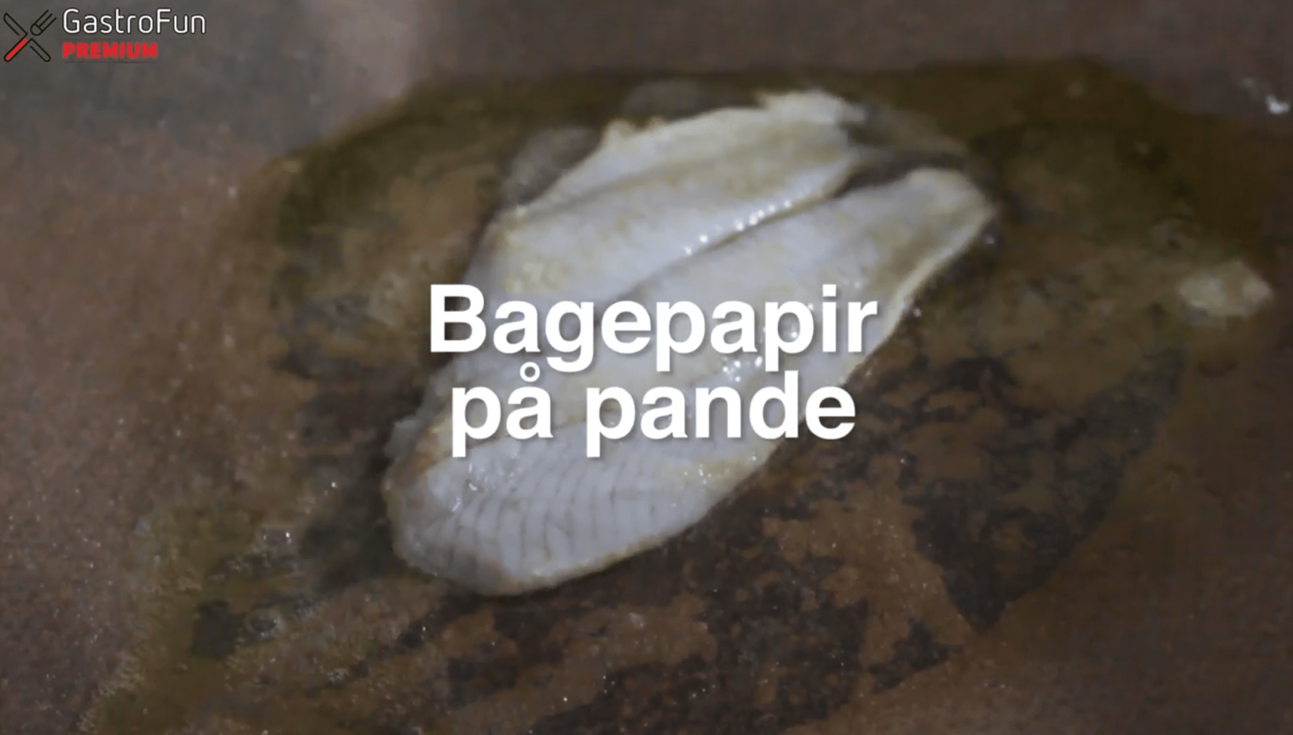Brug papir på panden når du steger fisk
