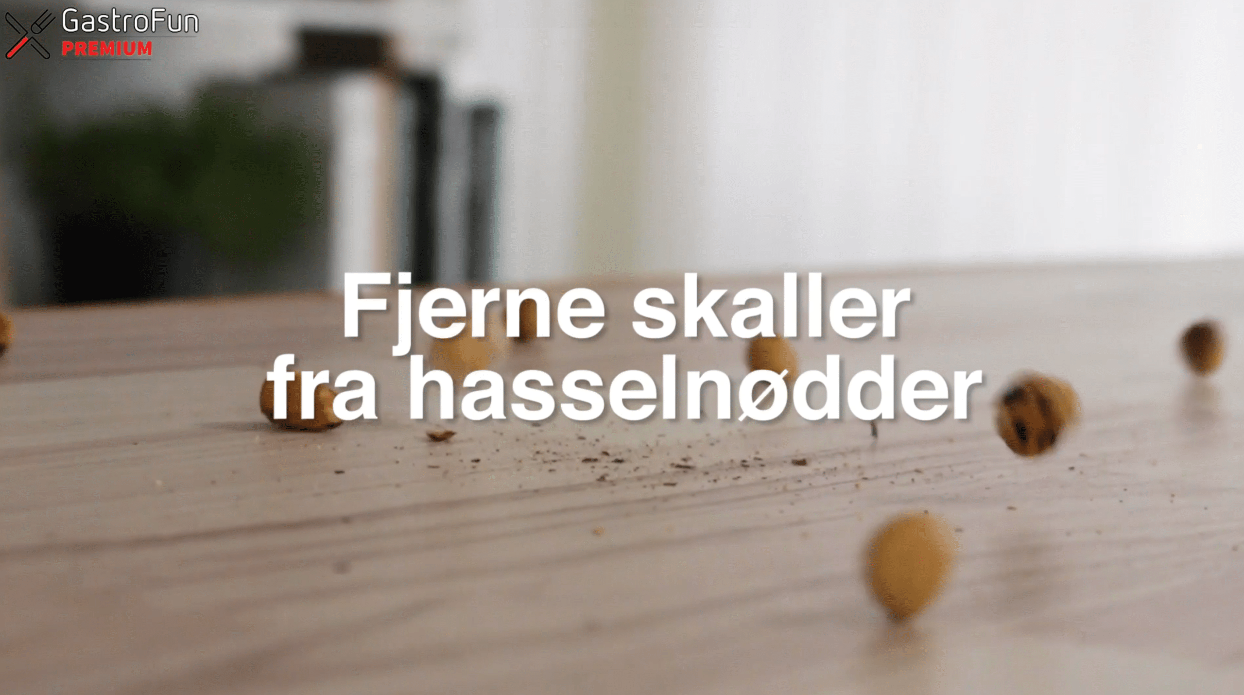Fjerne skallen fra hasselnødder