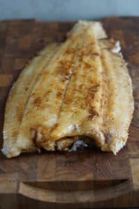 Mange mener det er den eneste rigtige måde: Steg fisk som en fransk kok