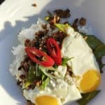 Pad Krapaw inspireret ret med sugar snaps