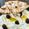 Græsk yoghurtdip med agurk og hvidløg