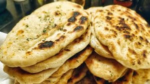 Naan – klassisk indisk fladbrød bagt på pande