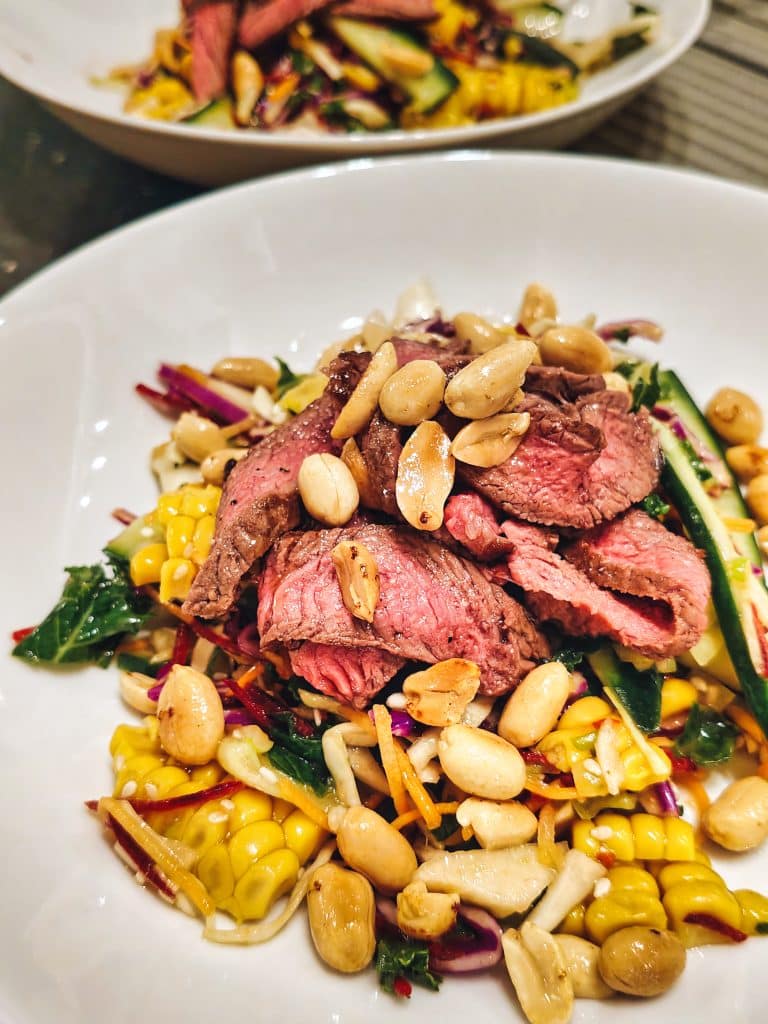 Beef Salad – Asiatisk inspireret kålsalat med entrecote