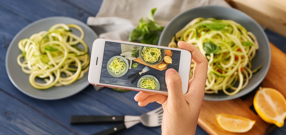 Sådan blev internettet en uundværlig ingrediens i moderne madlavning
