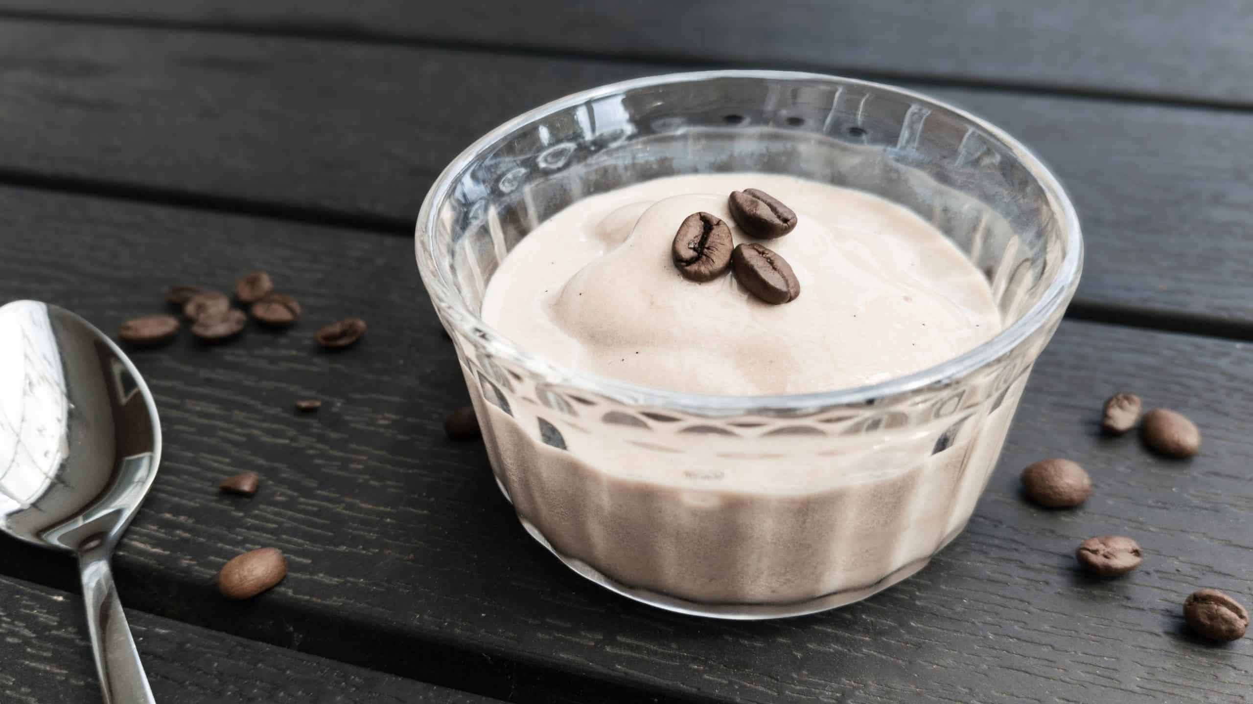 Mælkeis med kaffe og vanilje