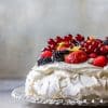 Pavlova med sommerens bær