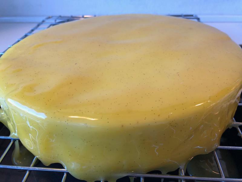 Moussekage med citron og hvid chokolade